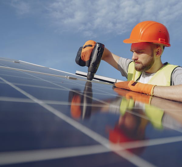 Maximizing Efficiency: Understanding Solar Tracker Systems post thumbnail